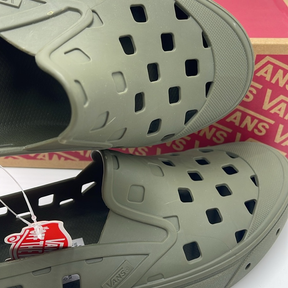 Vans Men’s Slip-On Trk
Grape Leaf
VN0A5HF850K
Sneakers - Picture 14 of 16